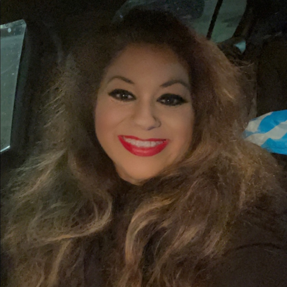 Meet your Posher, Loni